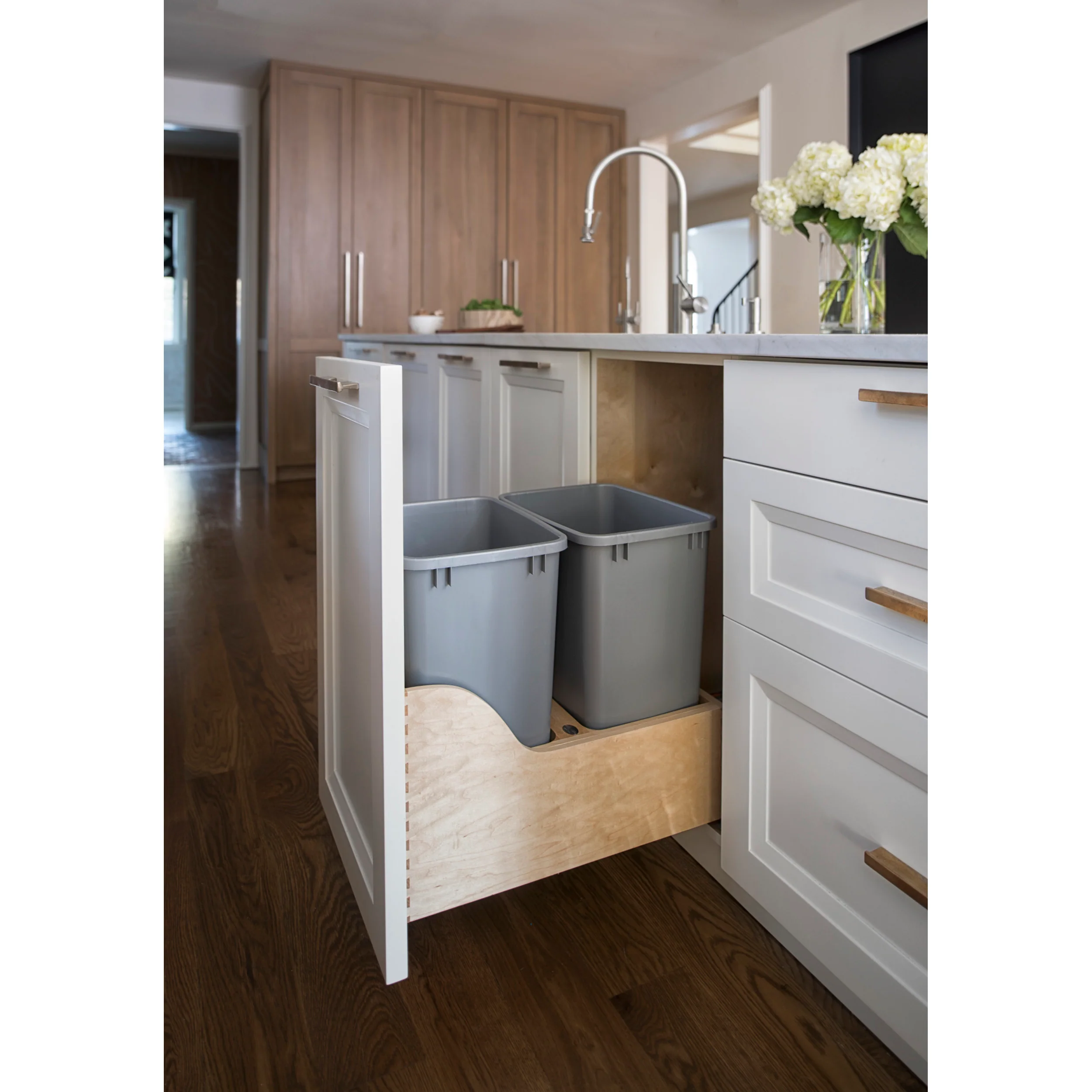Double 35 Qrt Pull-Out Waste Container Natural 15 in (381 mm) W x 21.67 in (550 mm) D x 20.38 in (518 mm) H - Image 9
